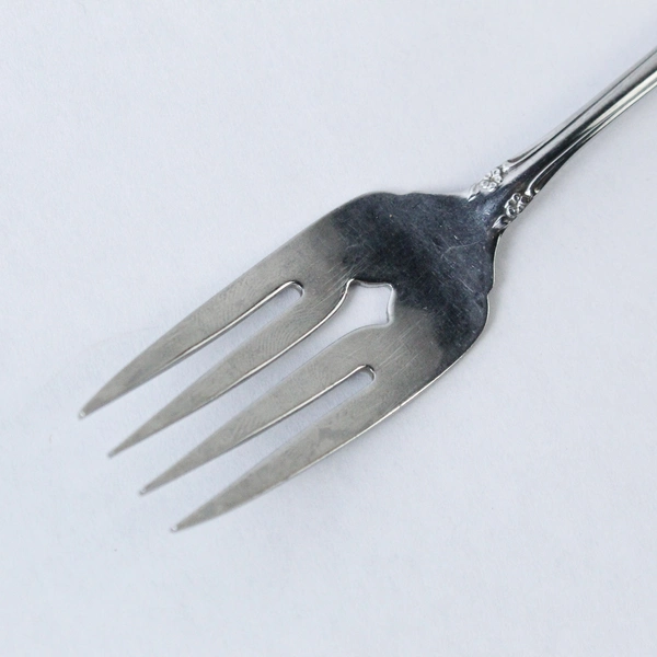 Lot of 5 Oneida Community Oneidacraft Deluxe Stainless Dessert Forks