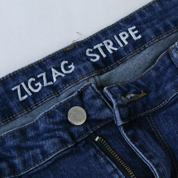 Zigzag Stripe Jeans Women's Size 8 Dark Wash Blue Distressed Look