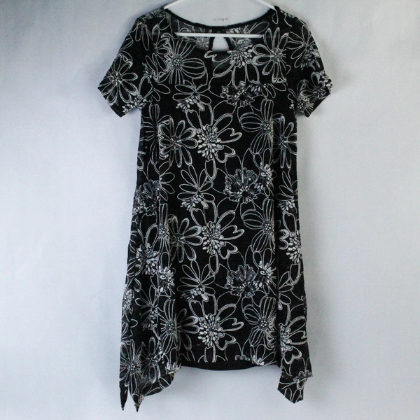 Roz & Ali Black & White Floral Dress Size M - Good Pre-Owned Condition