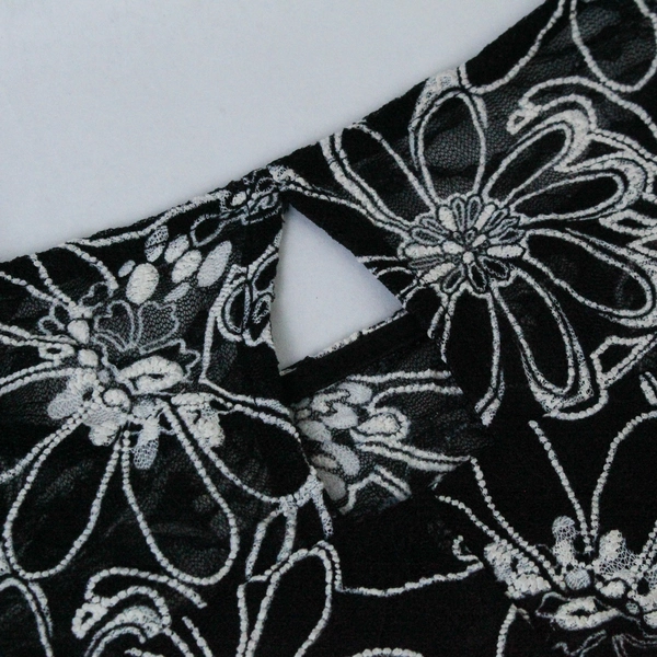 Roz & Ali Black & White Floral Dress Size M - Good Pre-Owned Condition