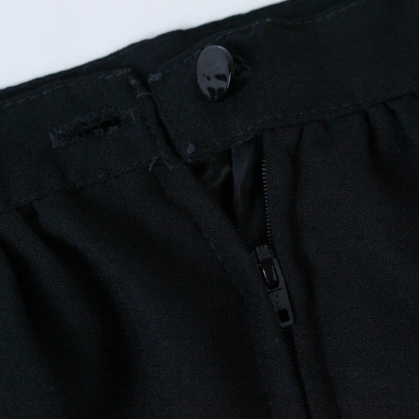 Unbranded Women's Size 11 Black Flare Skirt Back Zip & Button Closure