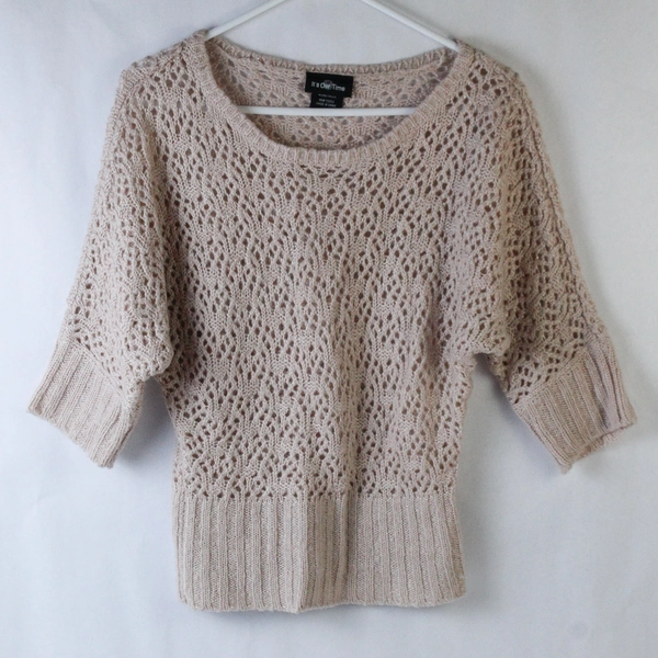 It's Our Time Women's Sweater Size M Pink Metallic Eyelet Pattern 3/4 Sleeve