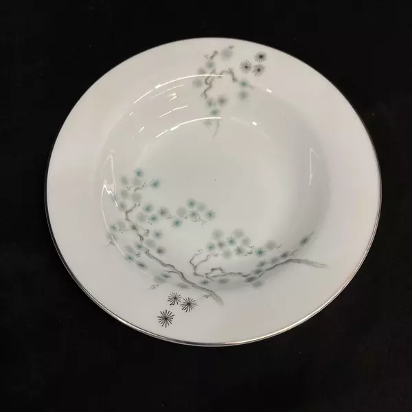 Set of 4 Vintage Noritake Pineville 5854 Soup Bowls White Platinum Rim 7.75 Inch