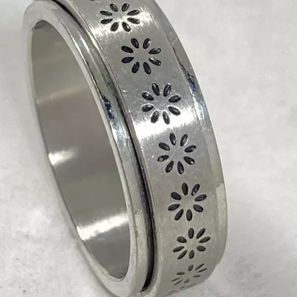 Flower Spinner Ring Women's Size 6 Silver Tone 