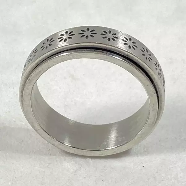 Flower Spinner Ring Women's Size 6 Silver Tone 
