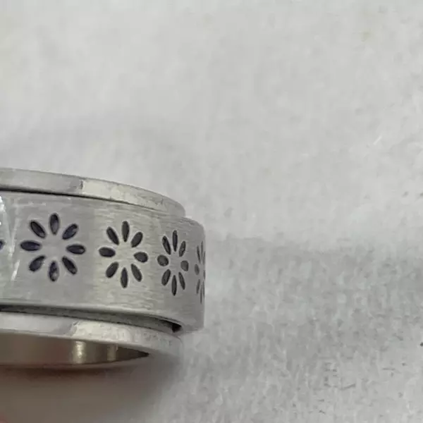Flower Spinner Ring Women's Size 6 Silver Tone 