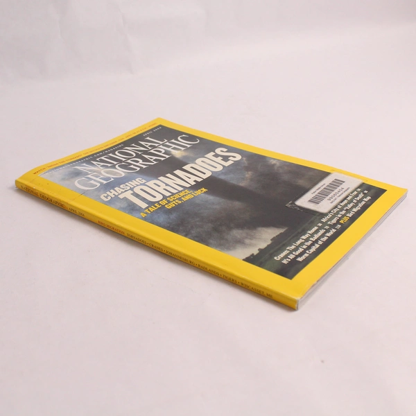 Vintage National Geographic Magazine April 2004 Chasing Tornadoes Ex Libris