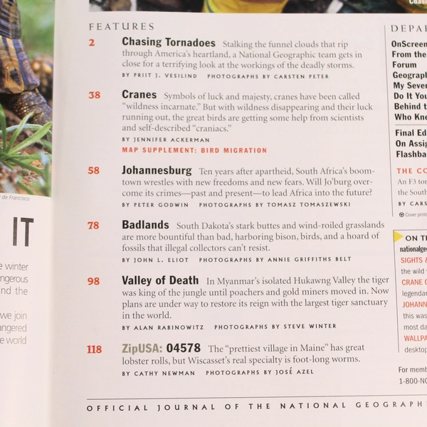 Vintage National Geographic Magazine April 2004 Chasing Tornadoes Ex Libris