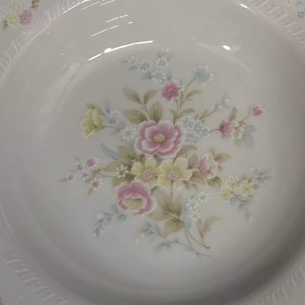 Set of 4 Yong Shen China Soup Cereal Bowls White With Flowers Platinum Rim