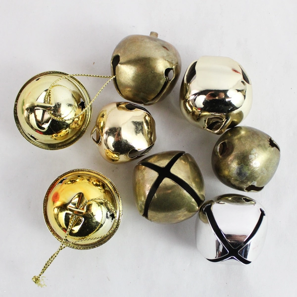 Lot Of 18 Assorted Color Metal Christmas Jingle Bells