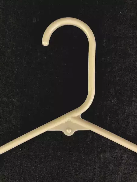 Lot of 20 White Plastic Adult Clothes Hangers with Notched Hooks 17" Wide