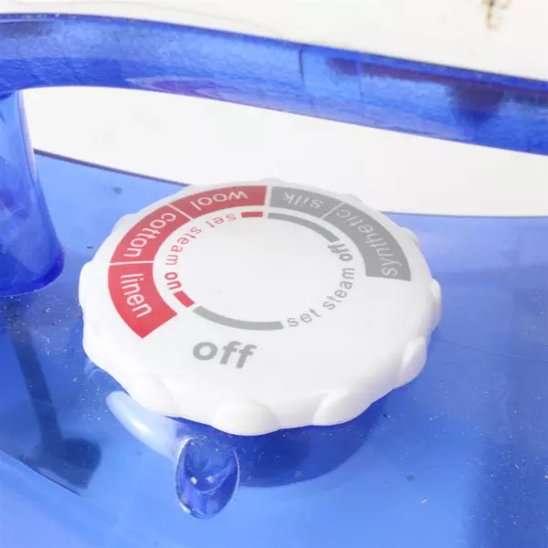 Sunbeam 3030 Steam Iron Adjustable Temperature Fabric Dial 1200W Tested Works