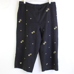 Alfred Dunner Black Embroidered W/ Bees/Flowers Capris Pants Women's Size 18