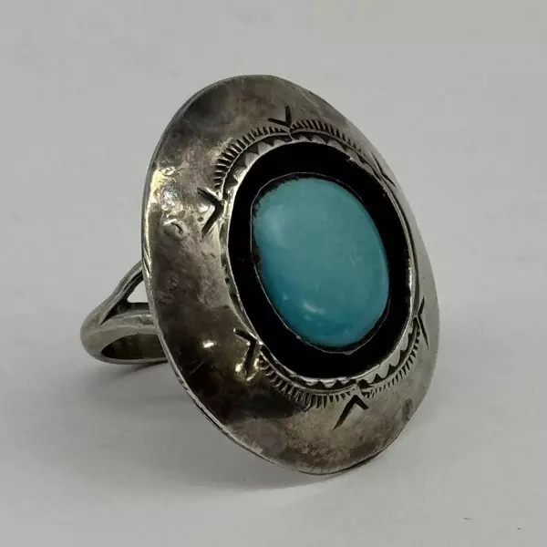Vintage Handcrafted Size 7.25 Women's Turquoise And Silver Ring