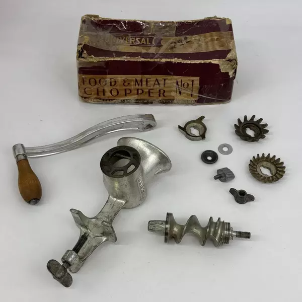 Landers Frary Clark Universal No. 1 Food & Meat Chopper/Grinder w/ Worn Torn Box