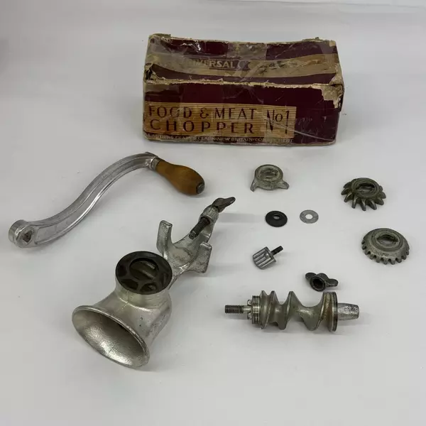 Landers Frary Clark Universal No. 1 Food & Meat Chopper/Grinder w/ Worn Torn Box