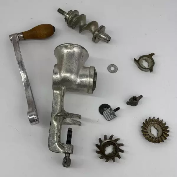 Landers Frary Clark Universal No. 1 Food & Meat Chopper/Grinder w/ Worn Torn Box