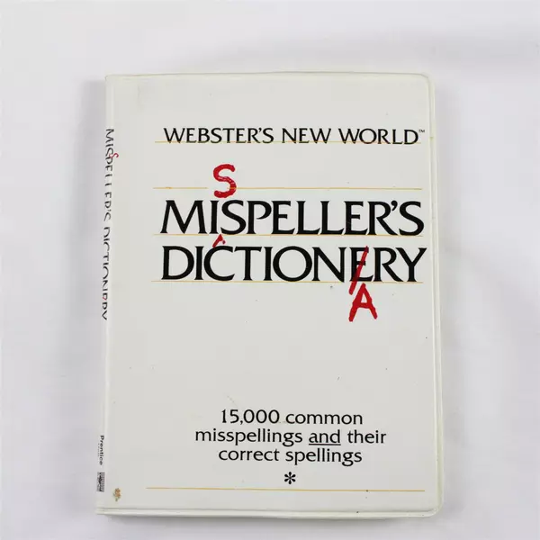 Mis(s)peller's Dictione(a)ry Webster's New World Paper Back 1983