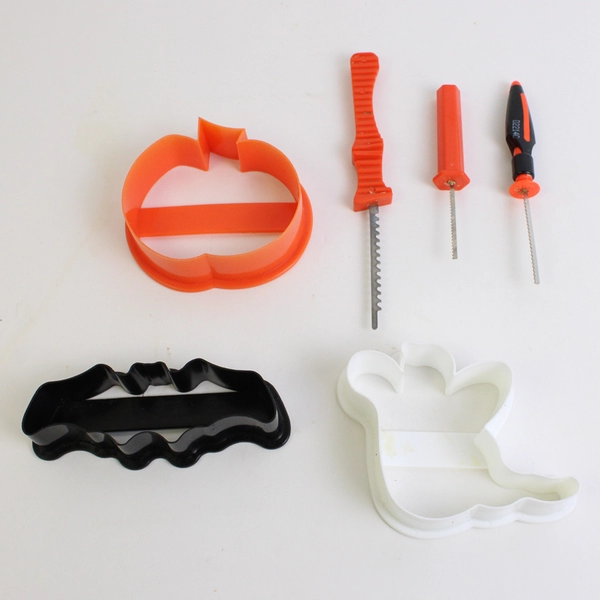 Set Of 3 Fox Run Plastic Halloween Cookie Cutters And 3 Pumpkin Carving Tools