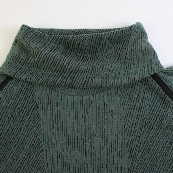Unbranded Women's M/L Green and Black Turtleneck Pullover Sweater