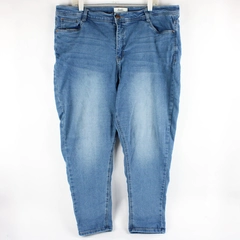 Angels Forever Young Women’s 22W Light Wash Tapered Leg Jeans