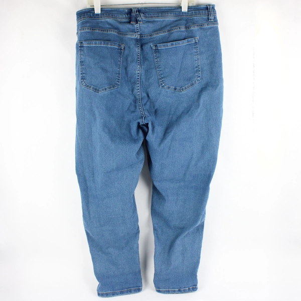 Angels Forever Young Women’s 22W Light Wash Tapered Leg Jeans