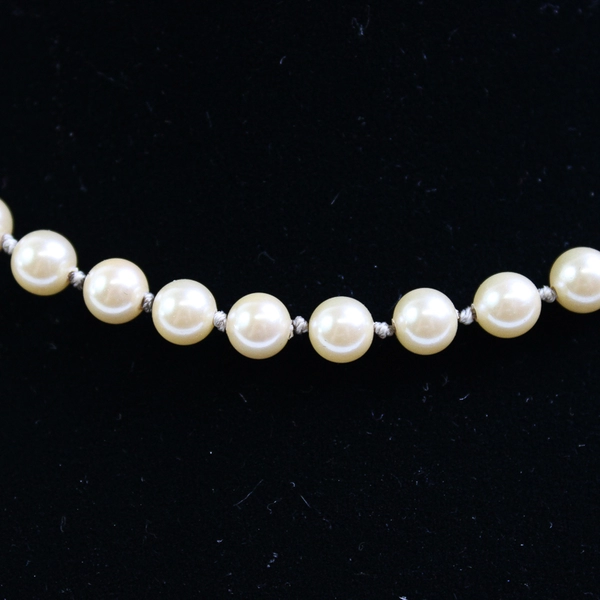 Vintage 15.5 Inch Artificial Pearl Choker Necklace