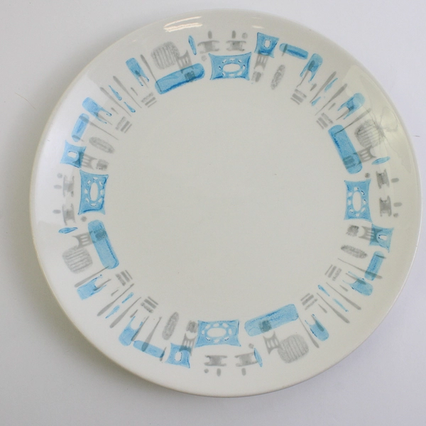 Royal (USA) Blue Heaven Pattern Ceramic Dinner Plate 10.25" Diameter