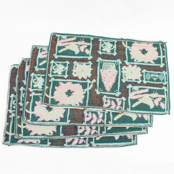 Lot Of 4 Matching Unbranded Christmas Rectangle Fabric Placemats 12.5" x 19"