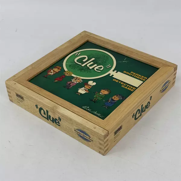 2002 Parker Brothers Clue Detective Game Wooden Box Bookshelf Edition