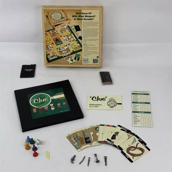 2002 Parker Brothers Clue Detective Game Wooden Box Bookshelf Edition