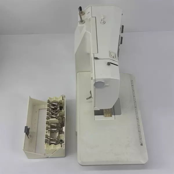 Bernina 1260 Sewing Machine With Accessories