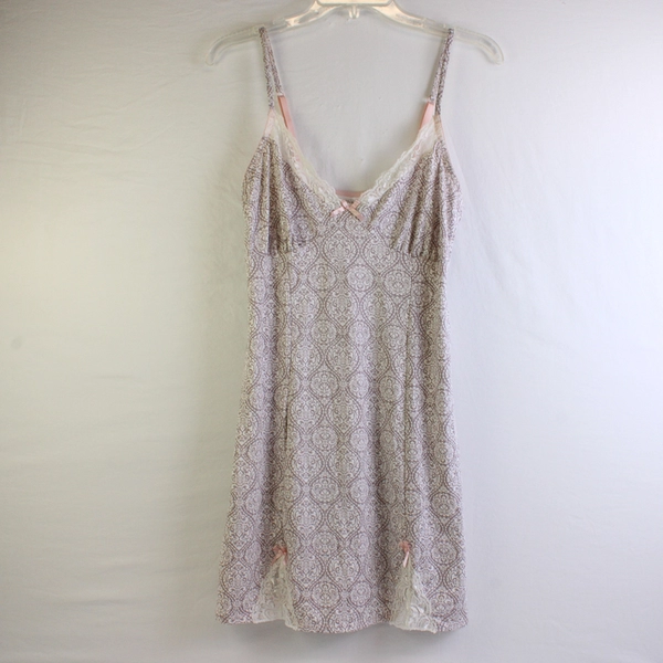 Marilyn Monroe Mauve and White Short Slip Lace and Bow Accent Women's Medium