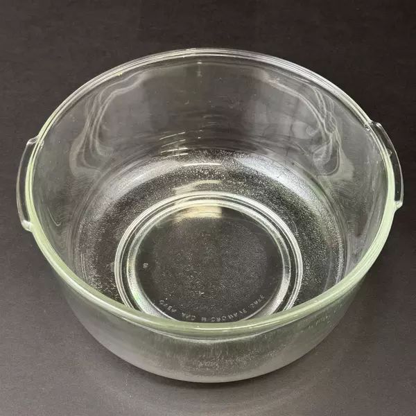 Heavy Clear Glass Mixing Bowl 2.5 Qt  9.5" W x 4.75"