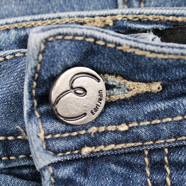 Earl Jean Women's 22W Light Wash Capris with Embroidered Rear Pockets