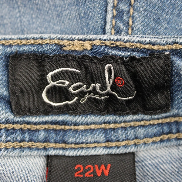 Earl Jean Women's 22W Light Wash Capris with Embroidered Rear Pockets