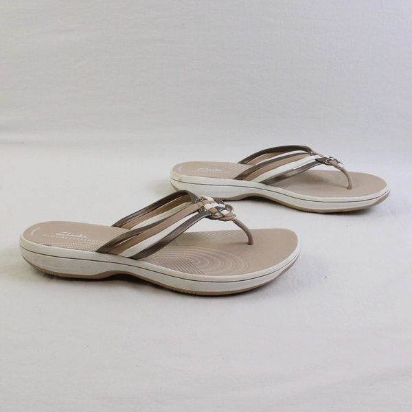 Clarks Cloudsteppers Cushionsoft Flip Flops Tan/White Women's Size 6.5