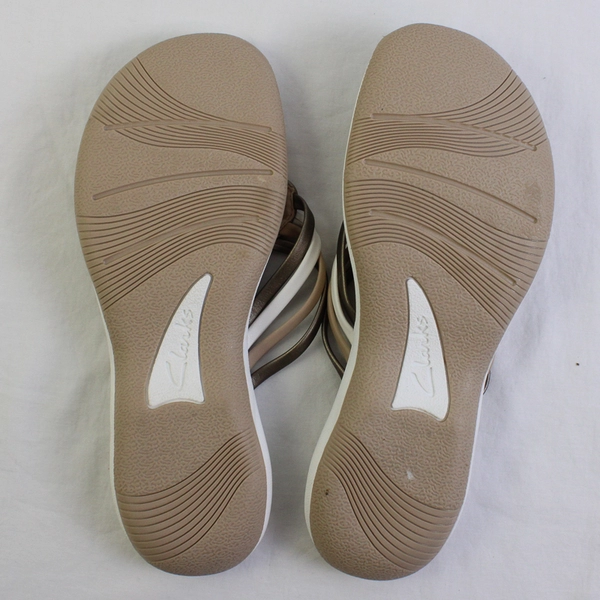 Clarks Cloudsteppers Cushionsoft Flip Flops Tan/White Women's Size 6.5