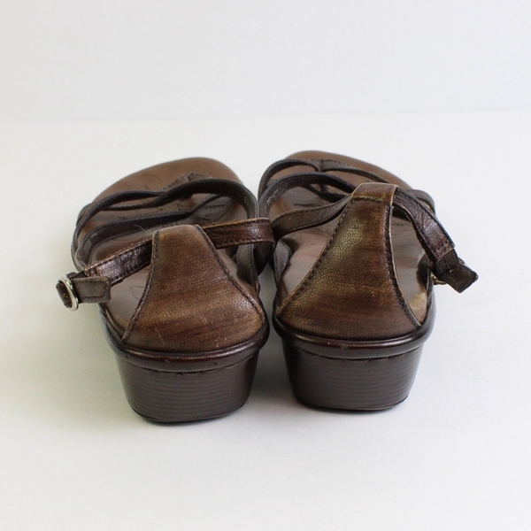 Born Brown Faux Leather Strappy Sandals 1.5" Heel Height Womens Size 8