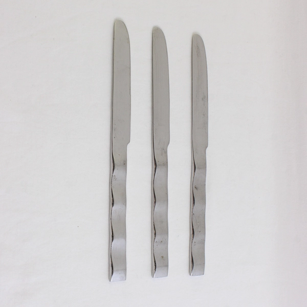 Lot of 3 Retroneu Vintage Solid Dinner Knives Stainless Whitewater Pattern 9.25"