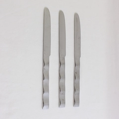 Lot of 3 Retroneu Vintage Solid Dinner Knives Stainless Whitewater Pattern 9.25"