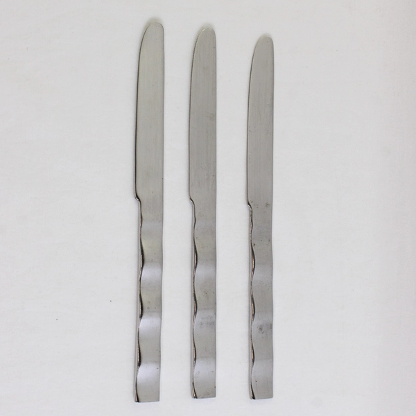Lot of 3 Retroneu Vintage Solid Dinner Knives Stainless Whitewater Pattern 9.25"