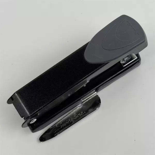 Swingline 33811 Stapler with Staple Remover