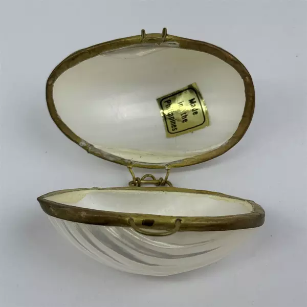 Vintage Mother of Pearl Shell Trinket or Pill Box Hinged Philippines