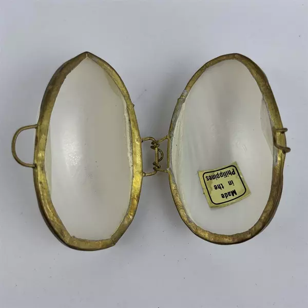 Vintage Mother of Pearl Shell Trinket or Pill Box Hinged Philippines