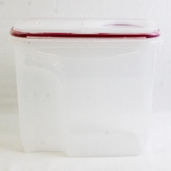 Sterilite 4-Quart Cereal Dry Food Storage Container