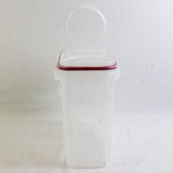 Sterilite 4-Quart Cereal Dry Food Storage Container