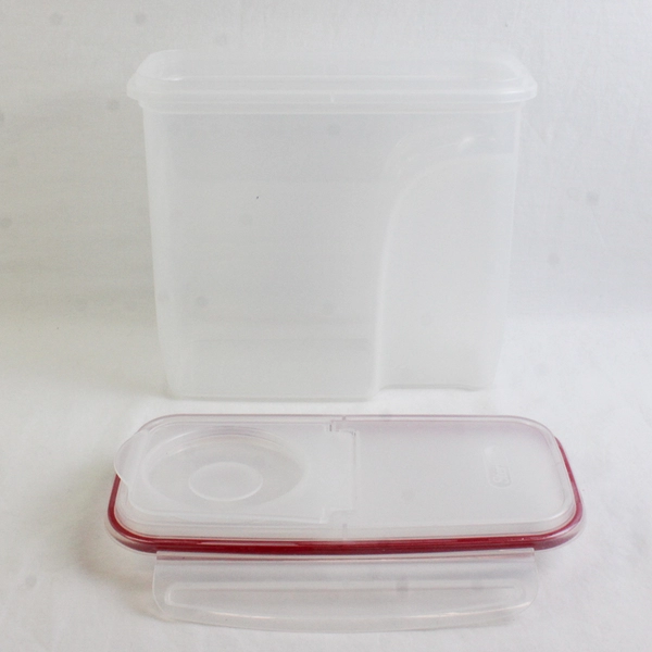 Sterilite 4-Quart Cereal Dry Food Storage Container