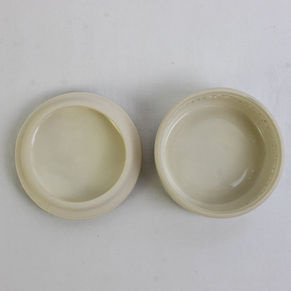 Unmarked Vintage Ceramic Santa Claus Christmas Trinket Box 3 3/4"