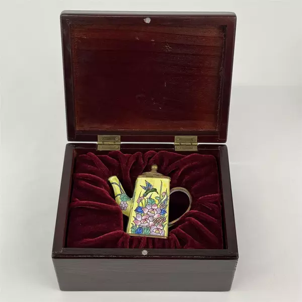 Amanda Smith Gifts Enamel Teapot With Velvet Lined Wood Box
